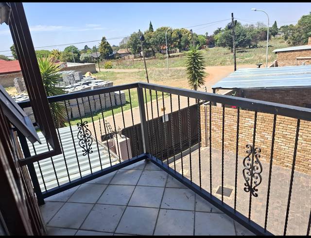 2 BEDROOM SECTIONAL TITLE FOR SALE IN EIKE PARK
